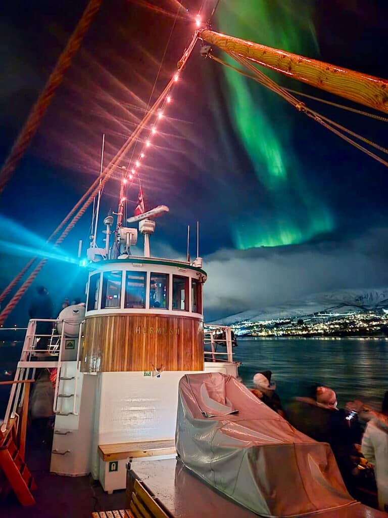 Nordlys fra båt i Tromsø: beste tid, tips og hva du kan forvente