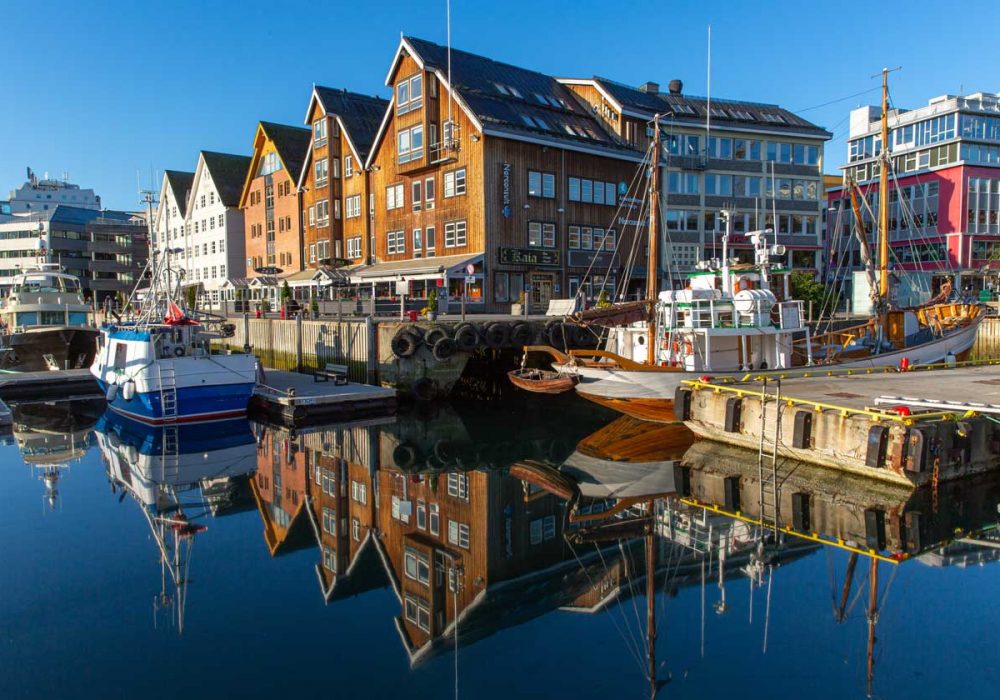 tromso-harbor-pier-city-life-northern-norway-kopi